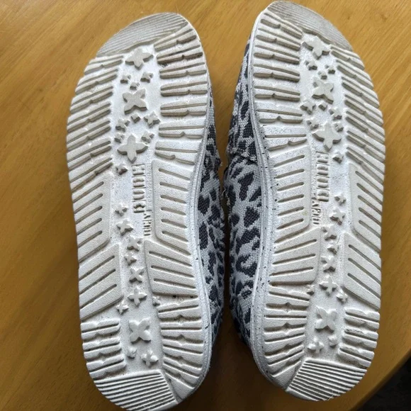 Hey Dude women’s Leopard Print Shoes - Picture 3 of 3